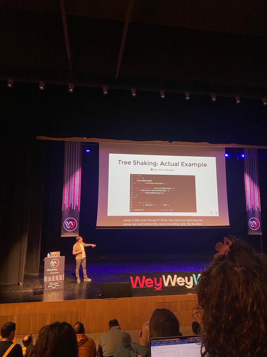 Last Friday @ #WeyWeyWeb23:
#3DElements #WebDesign! 💻 Imagine rotating products or spinning icons, a unique user experience. 
#WebAssembly Boost!⚡️Turbocharge web app #performance with Web Assembly. 
Tech Evolution 📱🍏: From massive computers to pocket-sized tech #productdesign