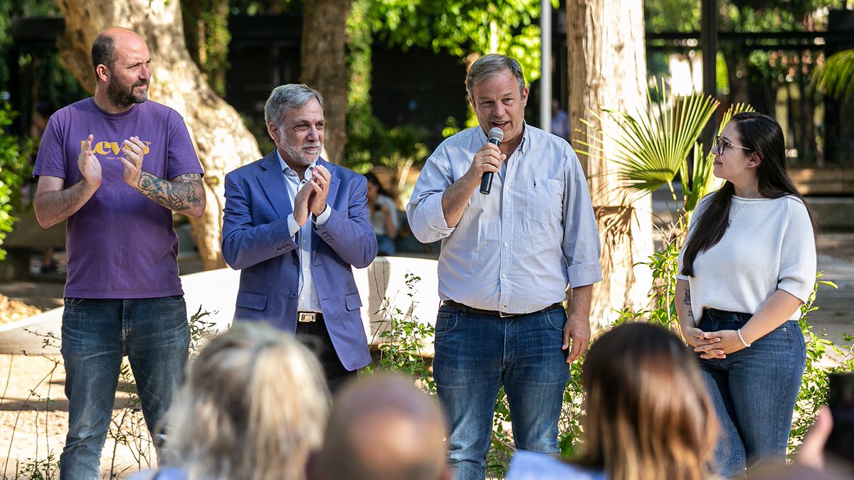 CascallaresPJ's tweet photo. 🌳☀️Durante un emotivo acto realizado en el flamante Parque Saludable Ramón Carrillo entregamos junto a @JuanoFabiani, @VillarongaNacho y @MaximoLanzetta reconocimientos y distinciones a vecinos e instituciones locales por su labor y compromiso con el ambiente.

#BrownCumple https://t.co/jxev4bCj2y