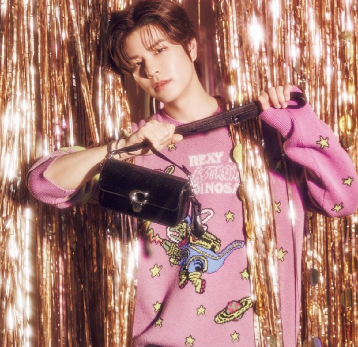 I'm sorry, but if he ремешком этой сумки я блять все пока

COZY HOLIDAYS WITH SEUNGMIN
#OurCoachHighnessSeungmin
#SeungminxCoach #SeungminxNylonJapan
<a href="/Coach/">Coach</a> <a href="/NYLONJAPAN/">NYLON JAPAN</a> <a href="/Stray_Kids/">Stray Kids</a>
