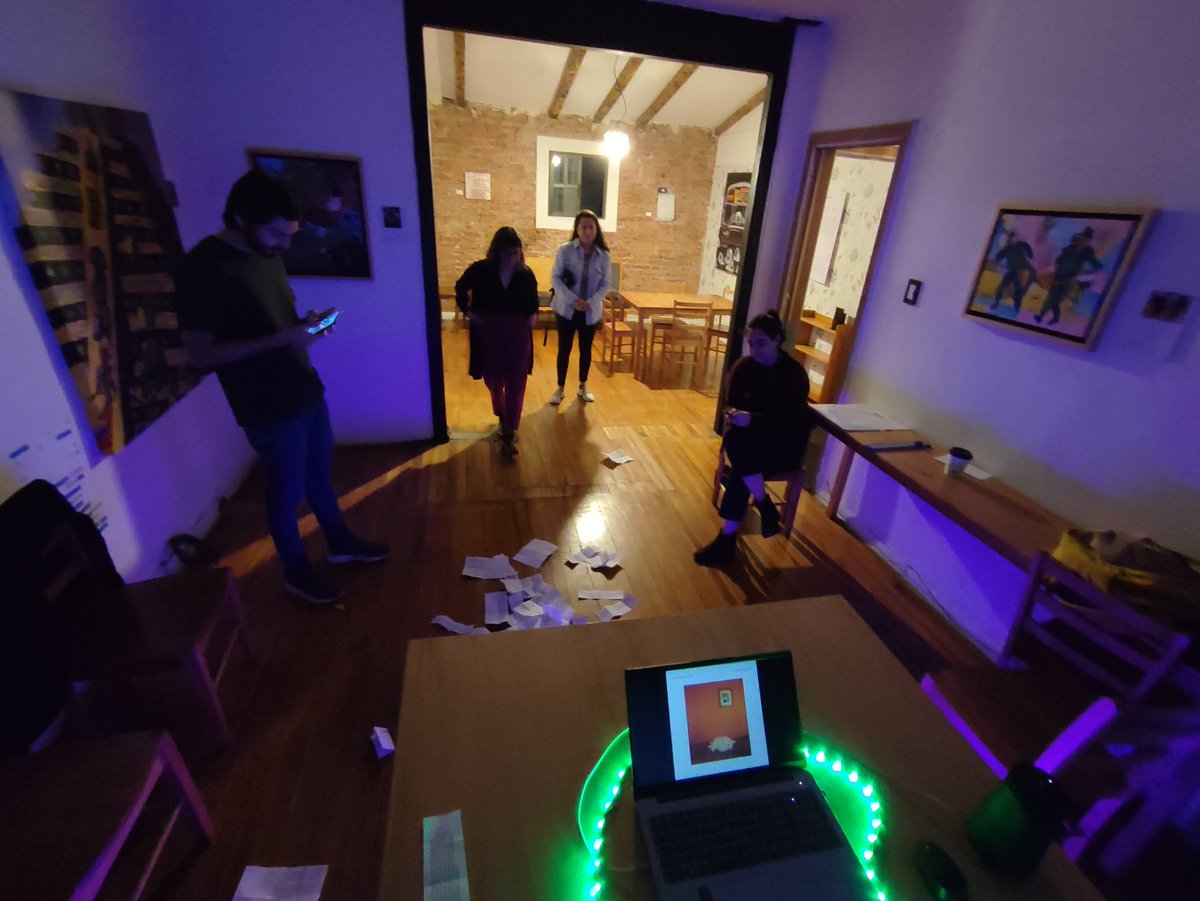 EmmanuelVizcaya's tweet photo. El martes, mi querida @irasemafdz y yo nos aventamos la activación de su expo "Learning from bots: la máquina de Macedonio" en un ritual tecnochamánico en @DesastreLibros donde lanzamos hechizos artificiales. https://t.co/pansr7djdL