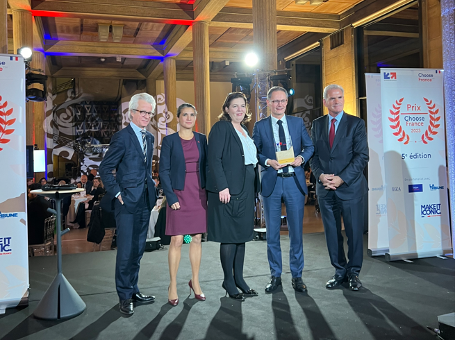 GSK_FR's tweet photo. 🏆Nous sommes #fiers d’avoir reçu le prix #ChooseFrance 2023 dans la catégorie « Transition écologique et décarbonation » ! Une belle reconnaissance des investissements de @GSK en 🇫🇷 en R&amp;D et sur nos sites de production. Merci à @businessfrance &amp; @EtatsdelaFrance pour ce prix ! https://t.co/lg2boIfFZV