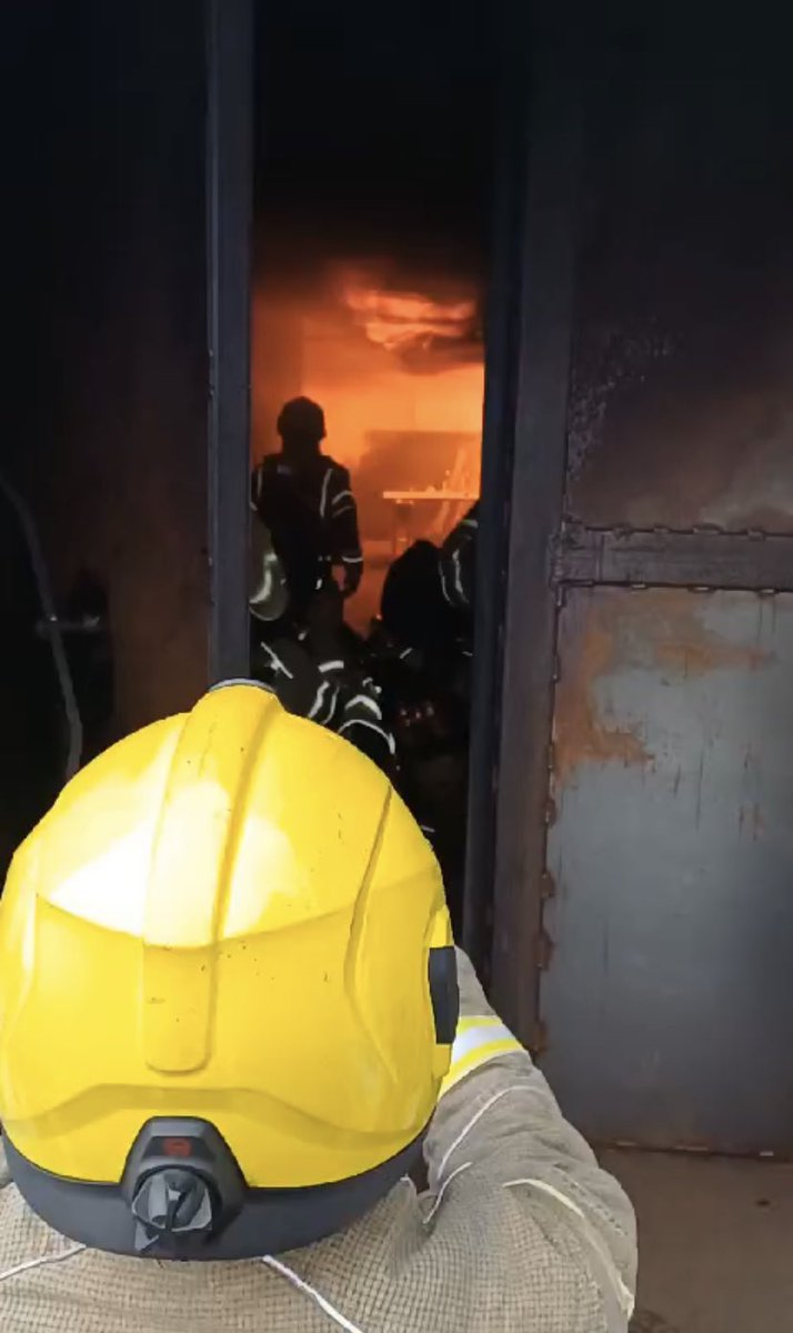 phireflyfire's tweet photo. We haven’t posted in a little while, but that doesn’t mean we haven’t been busy! Our team have all been working hard behind the scenes facilitating Compartment Fire Behaviour courses at our training venue in Kent.

#cfbt #compartmentfirebehaviour #firefighter #firetraining #fire https://t.co/gtP0AdAGz2