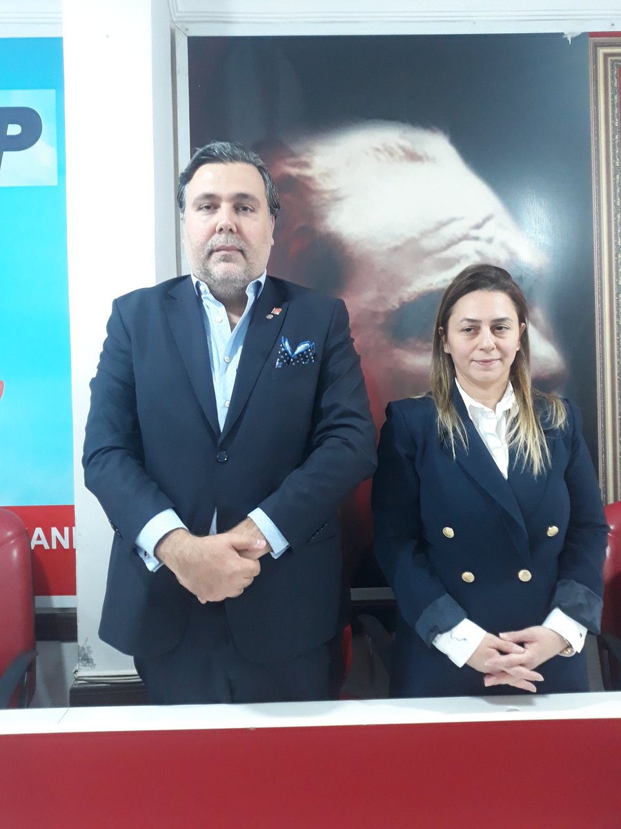 demokratiskndrn's tweet photo. " PARTİ ROZETİMİ  ÇIKARMAYACAĞIM"
CHP İskenderun'da Bel. Başkanlığına A.Adaylığını açıklayan Av.Cihan Önal " Seçildiğimde parti rozetimi çıkarmayacağım,CHP rozeti ile İskenderun'lulara şeffaf, eşit,adil hizmet vereceğiz.İskenderun'a 10 yıl kaybettirenlerden hesap soracağız." Dedi https://t.co/BhVSTcA3Lu