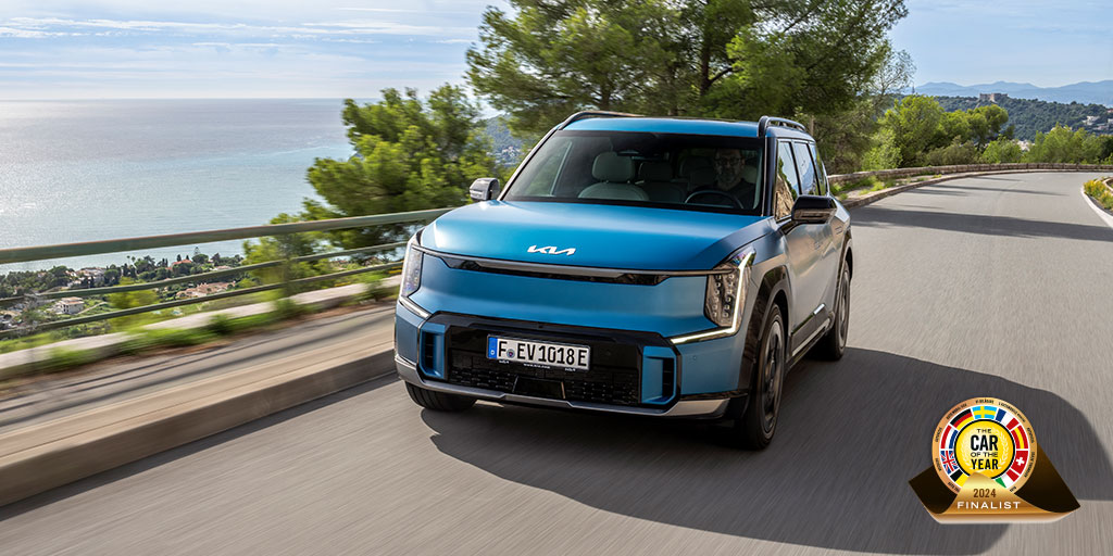 NOVINKA | Kia EV9 byla nominována do finálového kola prestižního ocenění Auto roku 2024 v Evropě. Kia byla nominována v evropské anketě již potřetí v řadě (celkem obdržela 6 nominací), v roce 2023 byl na finálovém seznamu model Niro a v roce 2022 v anketě zvítězil model Kia EV6