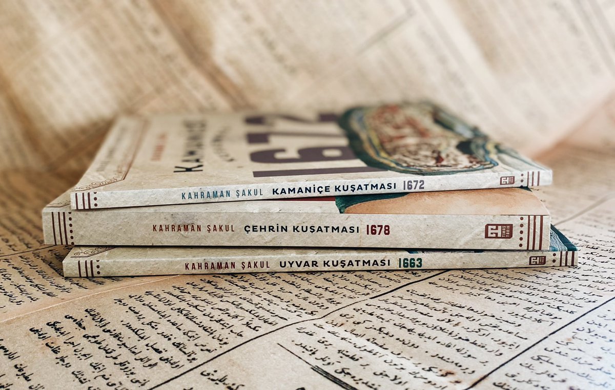 timastarih's tweet photo. Haftanın Kitap Hediyesi 📌

Bu tweeti retweetleyip @timastarih hesabını takip eden 1 okurumuza Kahraman Şakul’un Kuşatmalar serisini hediye ediyoruz! https://t.co/sDo8ayXAYR