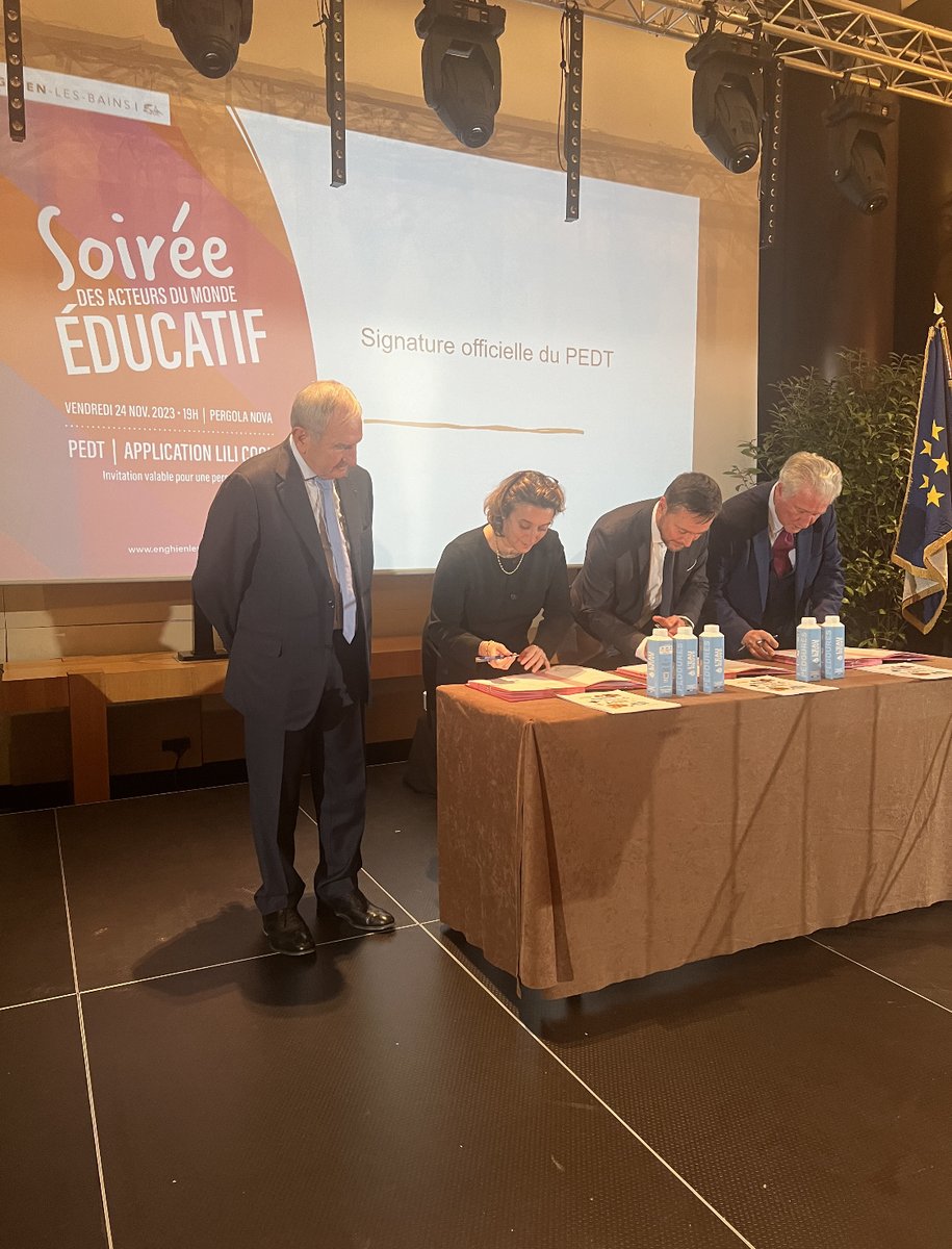 Académie de Versailles tweet media