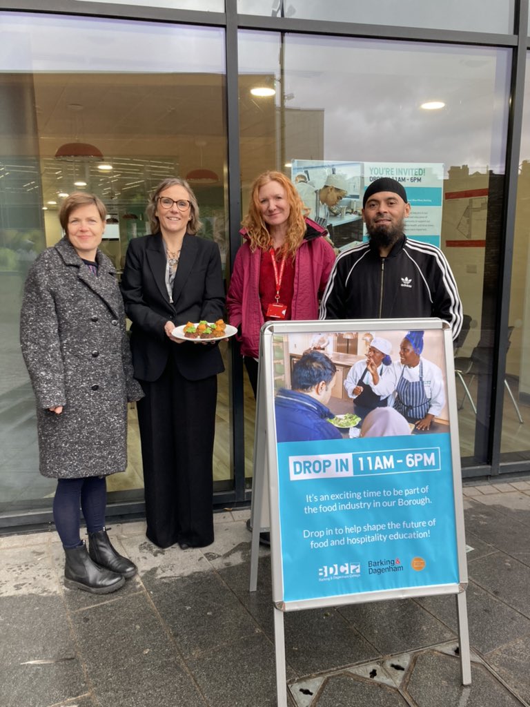 Did this today - drop-in for local food businesses & entrepreneurs to find out more about @lbbdcouncil #goodfoodlbbd and our food education & skills work with @BarkingCollege and #sustainablekitchenconsultants (latter also made delicious falafels!). Good @emdad07 could join!