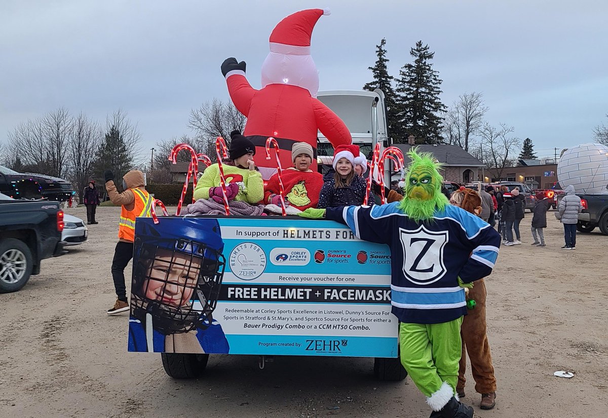 ZehrInsurance's tweet photo. Our Listowel office had a great time at the Annual Santa Clause Parade this past weekend... not even the Grinch could dampen the spirit of the kids! 😄 https://t.co/zujhYziGCo