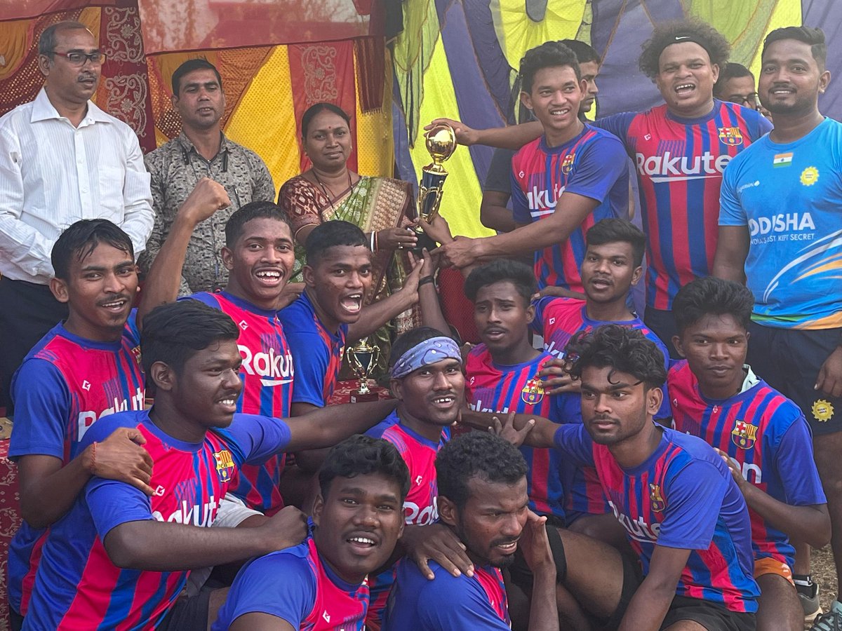 MayurbhanjRugby's tweet photo. Inter College Rugby Tournament has ended yesterday and what a win by Khunta College Boys team.
Official of #MDRFA and #referee played an important role in the success of the Tournament.
We would also like to thank to #MSCBUniversity and #KDMCollege for organising the event. https://t.co/FOXF3ycN9n