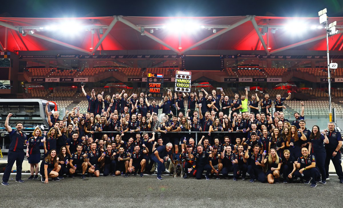 redbullracing's tweet photo. A season for the books ✍️
@gettyimages https://t.co/38s0LspNiB