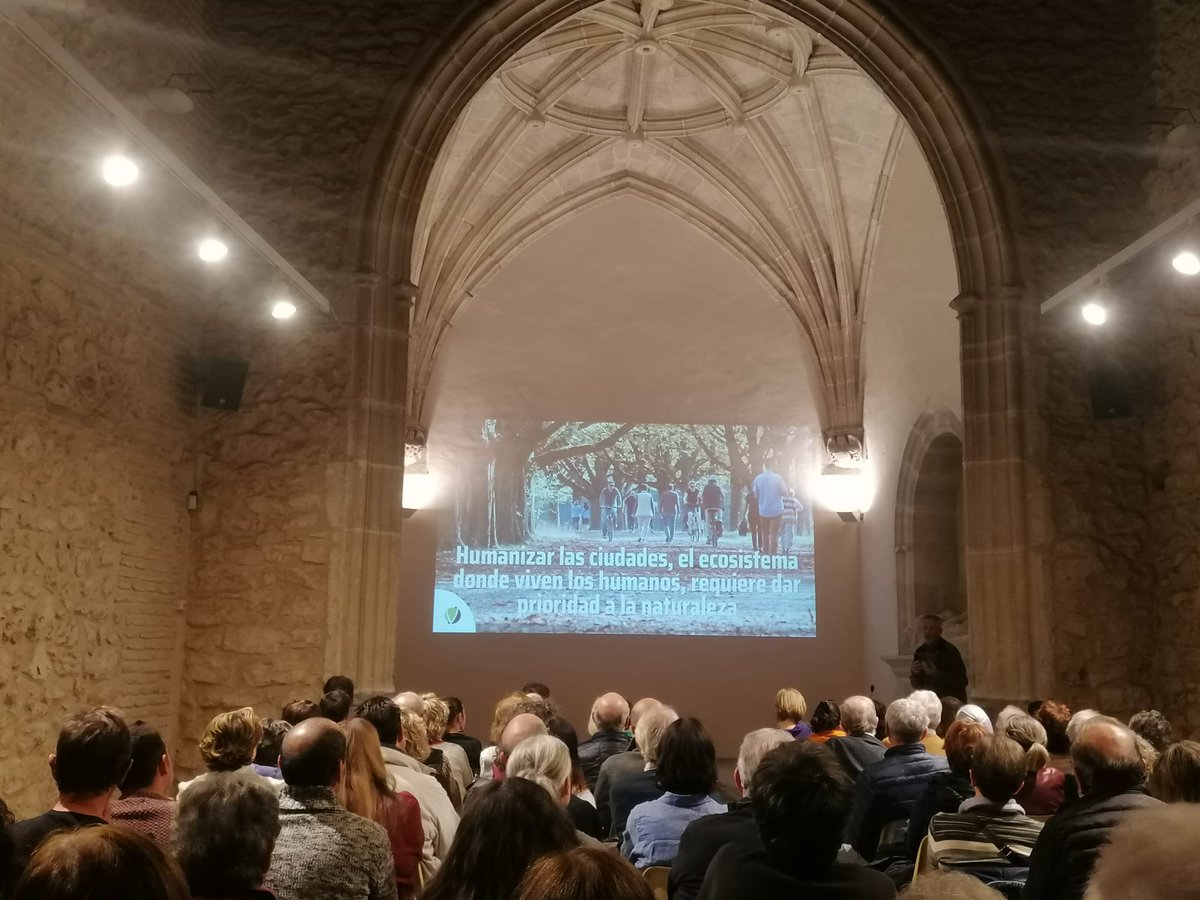 ForoGeobiosfera's tweet photo. Estábamos seguros de que la respuesta a nuestra convocatoria para asistir a la conferencia de Fernando Valladares sería espectacular... ¡y así fue! Atmósfera cargada de entusiasmo y aprendizaje ¡Gracias! #Biodiversidad #ciudadeshumanizadas #DivulgaciónAmbiental #CambioClimático https://t.co/afLTLmXBXC