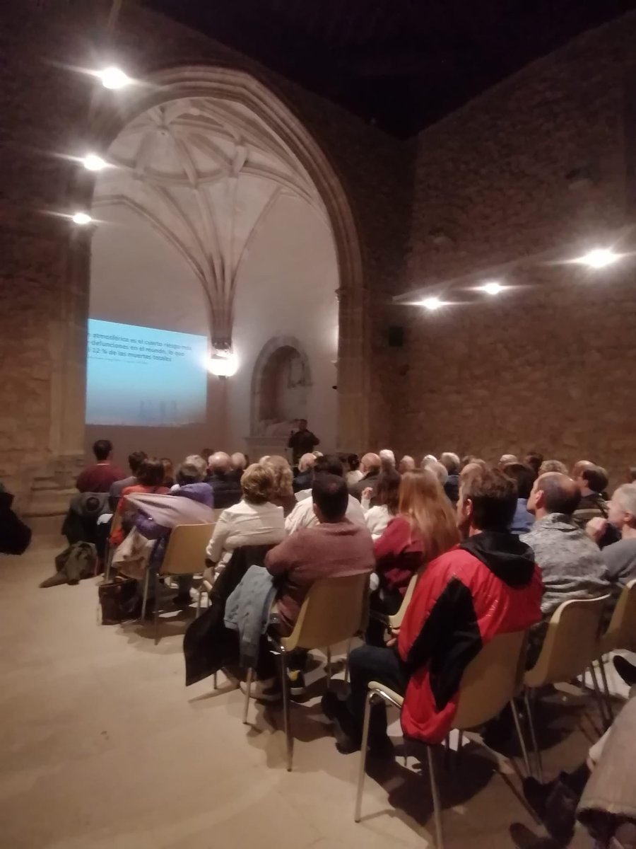 ForoGeobiosfera's tweet photo. Estábamos seguros de que la respuesta a nuestra convocatoria para asistir a la conferencia de Fernando Valladares sería espectacular... ¡y así fue! Atmósfera cargada de entusiasmo y aprendizaje ¡Gracias! #Biodiversidad #ciudadeshumanizadas #DivulgaciónAmbiental #CambioClimático https://t.co/afLTLmXBXC