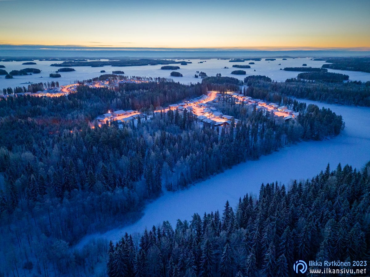 Aamulla Kuopiossa auringonnousua odotellessa. #kuopio #finland #visitfinland #pirttiniemi #kallavesi #ilmakuva #talvi #pakkanen #ylesää #mtvsaa