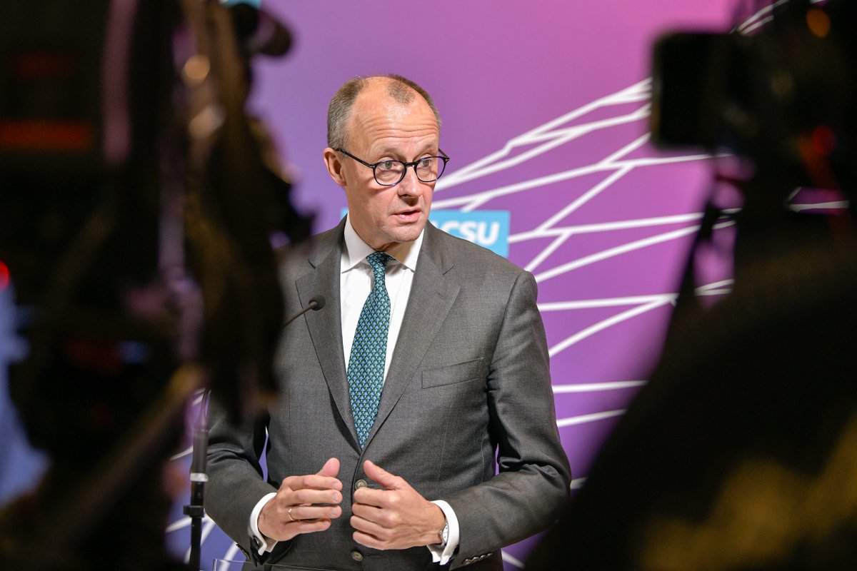 „Die Zeiten, in denen wir die Transformation mit verfassungswidrigen Schulden finanzieren können, sind vorbei”, macht <a href="/_FriedrichMerz/">Friedrich Merz</a> klar. Wir müssen #Klimaschutz durch marktwirtschaftliche Instrumente steuern. Insb.: CO2-Bepreisung &amp; Klimageld für betroffene Haushalte.