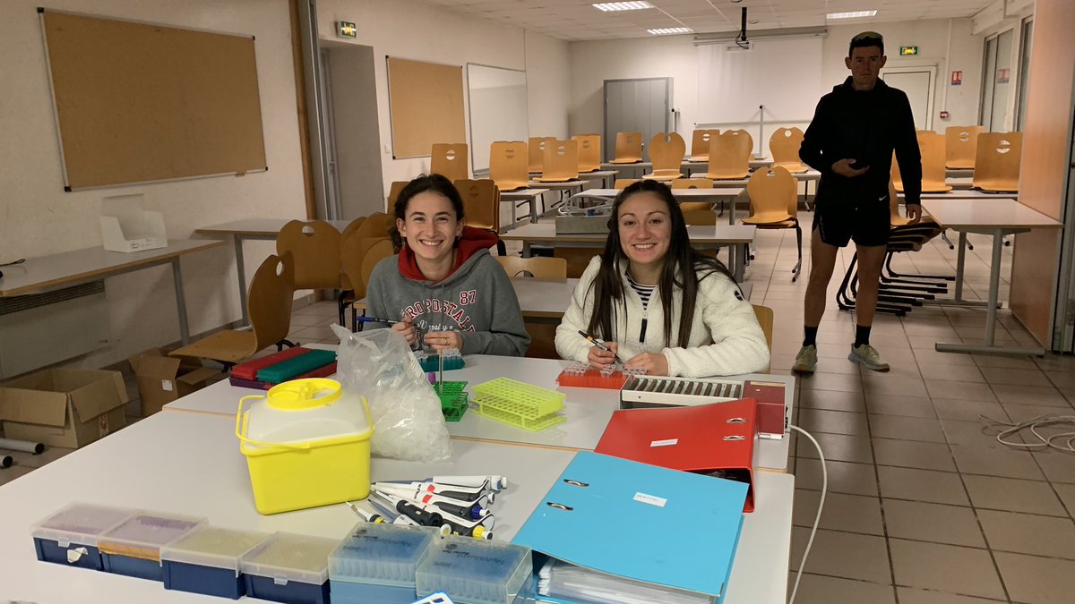 ElieNader's tweet photo. Nouvelles expérimentations @HYPOXPERF avec les nageurs 🏊‍♂️ du groupe de Magali Merino.  Mesure d’Hbmass 🩸après exposition en chambre hypoxique au @crepsvpa Vichy. Merci à eux pour l’accueil !
@AgenceRecherche @TeamVBRBC @FFNatation @INSEP_PARIS @Agence_du_Sport @LaboMOVE https://t.co/4t0FBGMm7Q