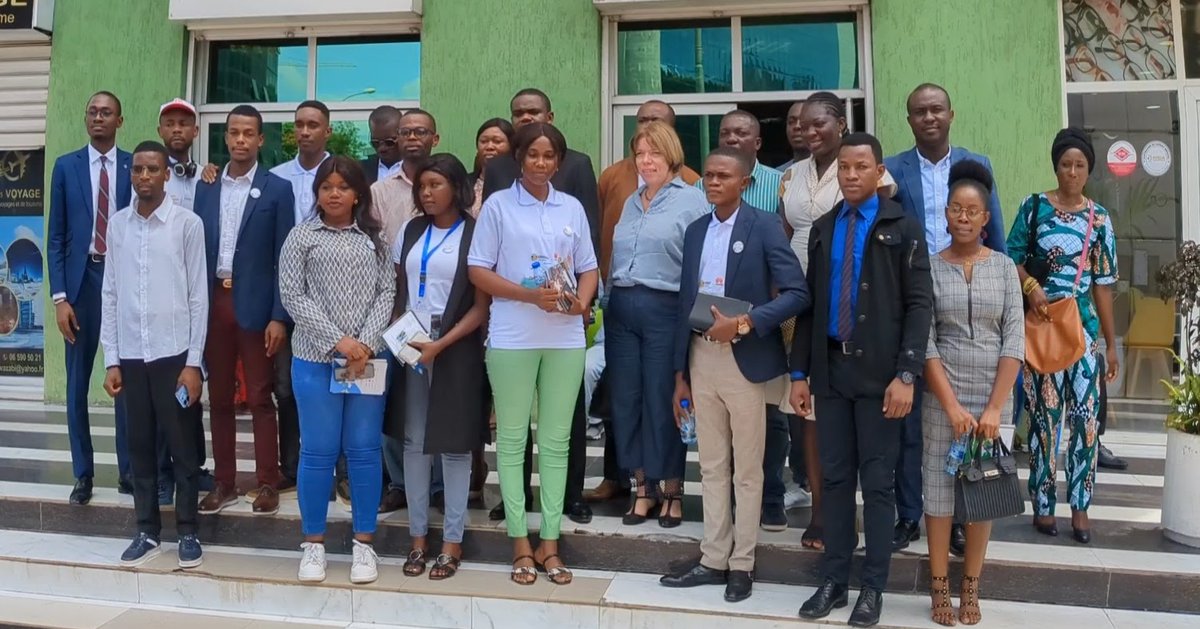 ambafran_congo's tweet photo. Première rencontre de l'Ambassadrice avec les jeunes entrepreneurs portés par l'incubateur @Kosalaafricapme. Échanges passionnants et enthousiasmants. A poursuivre. https://t.co/r3GL653tAT