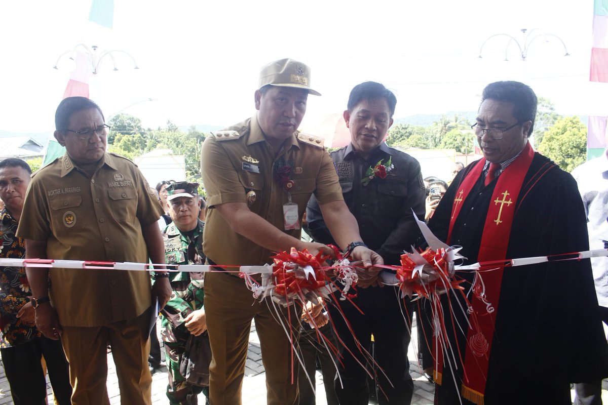 Wagub Kandouw Hadiri Pentahbisan Gedung GERMITA Bukit Sinai Melonguane Barat dlvr.it/SzNQQ4