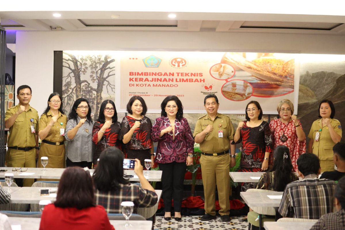 Buka Bimtek Kerajinan Limbah, Ibu Rita Harap Materi Kerajinan Dapat Berguna untuk Wirausaha dlvr.it/SzNQQ0