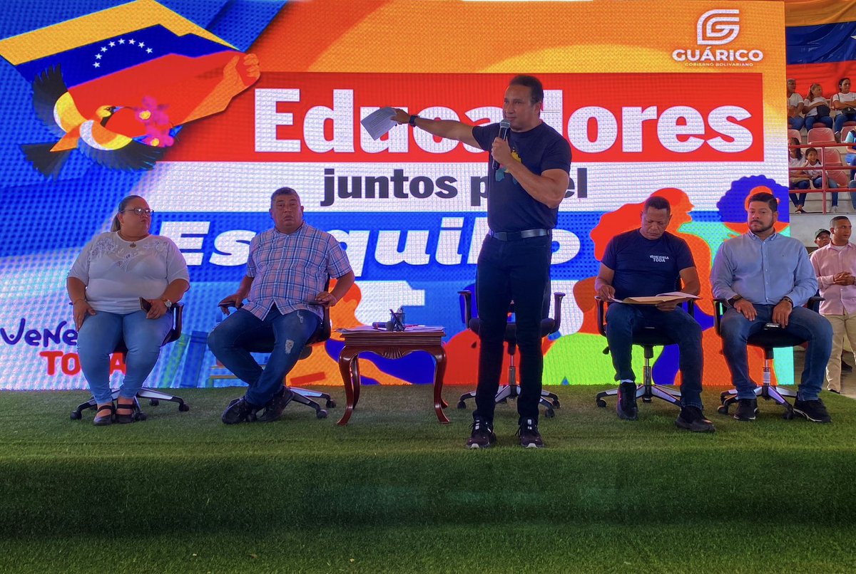 josemvasquez's tweet photo. ¡Educadores juntos por el Esequibo! 🇻🇪

El movimiento de profesionales de la educación en el estado Guárico está comprometido con la defensa del territorio Esequibo. https://t.co/NAVQmWdRNI
