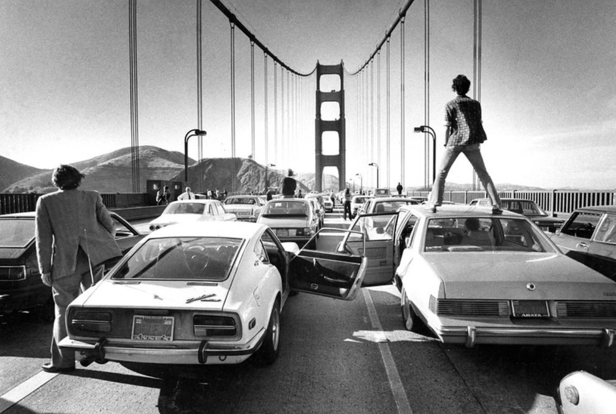 A holiday 🧵 for anyone in gift-giving hell:

Dive into the #TotalSF photo store, where there's something unique &amp; special for anyone who loves the Bay!

photostore.sfchronicle.com/Total-SF/

I've curated dozens of my fav <a href="/sfchronicle/">San Francisco Chronicle</a> archive finds — including this iconic Gary Fong image 🌁⬇️