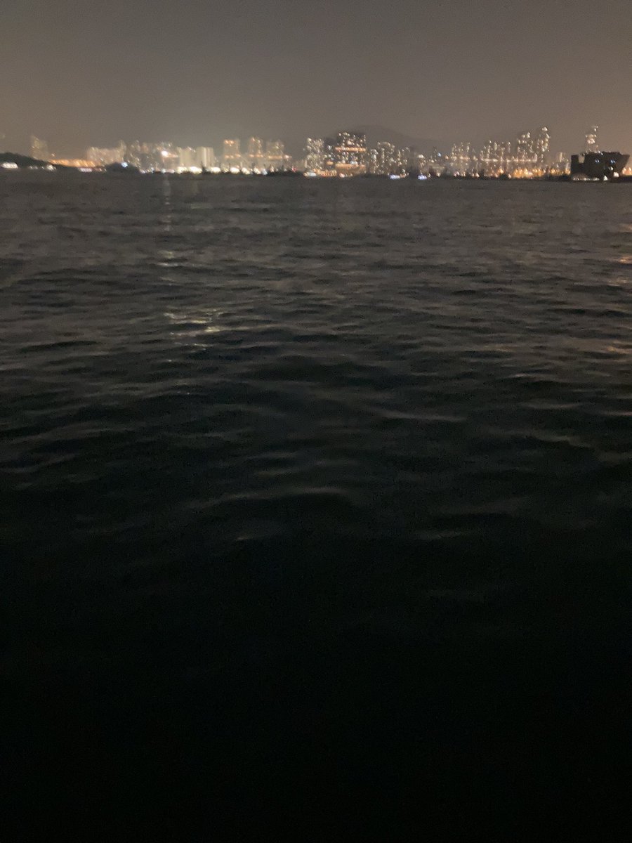 _yukashi_'s tweet photo. 喜歡看晚上的海浪 https://t.co/4YYkDmq4hV