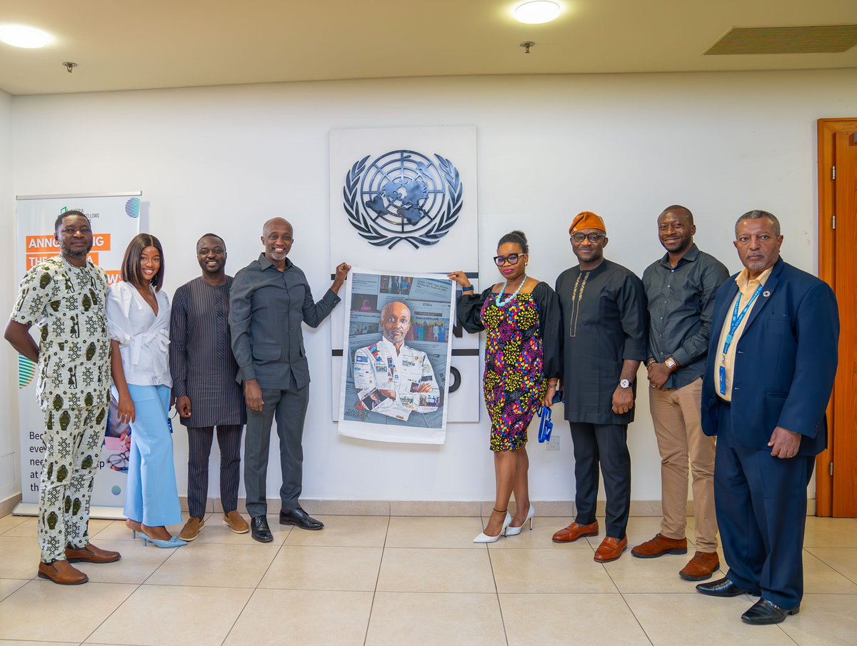 Momalindi's tweet photo. Thank you @YIAGA for your kind farewell visit. I really love the creativity exhibited in this amazing present given to me by my brother @DSamsonItodo and the @YIAGA team. https://t.co/TMKXHafPn6