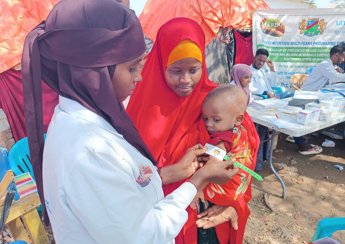 MARDOORGANIZAT1's tweet photo. MARDO Berdale District 🇸🇴outreach team providing preventive and curative #Nutrition services for children and PLW. (📍Raardowi Site) Thanks @unicefsomalia @WFPSomalia #SDG3 #BayRegion #SWS #Somalia https://t.co/5cfuz8JSoD