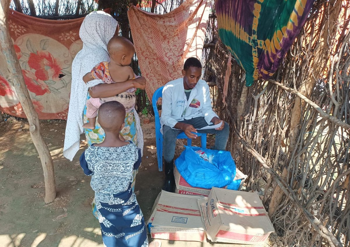 MARDOORGANIZAT1's tweet photo. MARDO Berdale District 🇸🇴outreach team providing preventive and curative #Nutrition services for children and PLW. (📍Raardowi Site) Thanks @unicefsomalia @WFPSomalia #SDG3 #BayRegion #SWS #Somalia https://t.co/5cfuz8JSoD