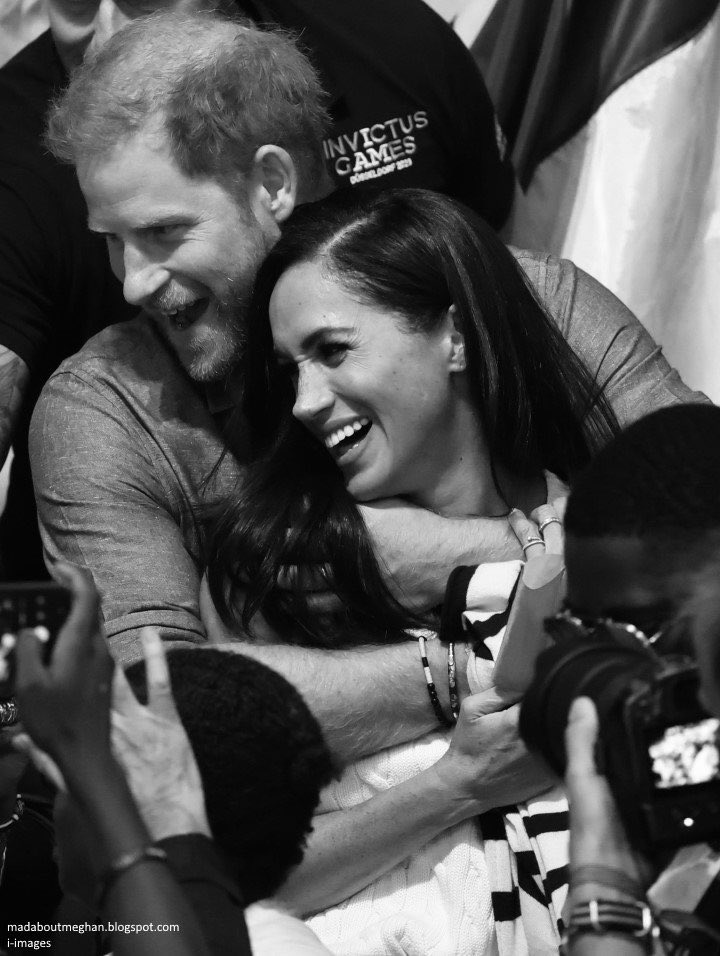 Dee_Sue_'s tweet photo. Happy engagement announcement day to Harry and Meghan 
2017 vs 2023 https://t.co/GIPeWAj1oN