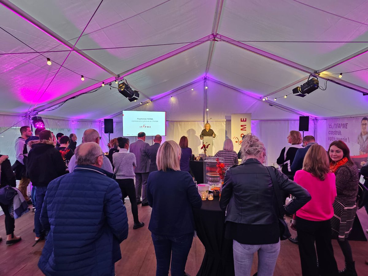 La pose de la Première Pierre du Centre IFAPME d'Arlon a été effectuée ce lundi 27 novembre ✨  Merci à tous les participants et participantes d'avoir célébré le début de cette nouvelle aventure avec nous 🤝
