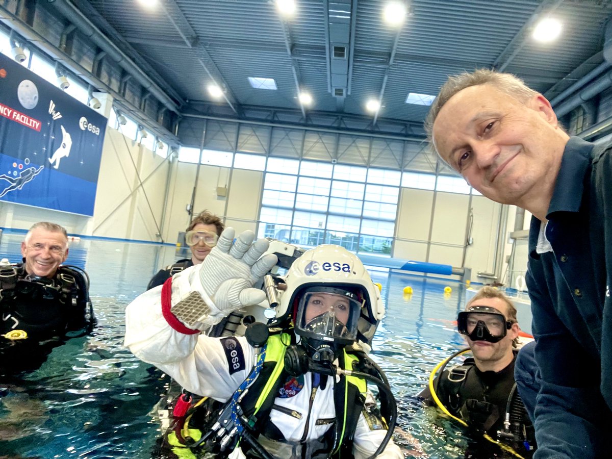 📔Journal de bord d’une candidate #astronaute #ESA – S29/30
📚Ces dernières semaines, parmi tous les cours qu’on a eus, l’activité la plus insolite a clairement été l’entraînement EVA 👩‍🚀 en piscine. Au programme : cheminement le long d’une réplique de Columbus, simulations