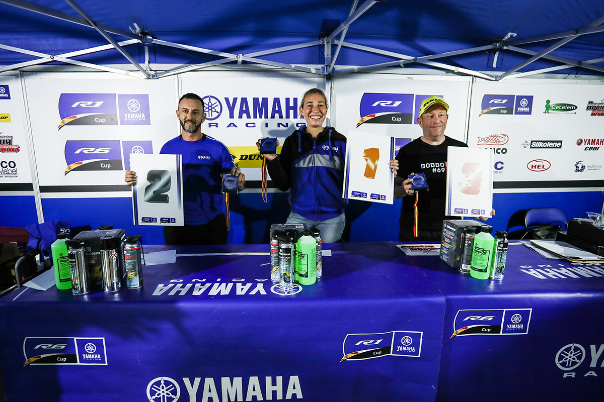 Cuidar sus Yamaha R1 va a ser mucho más fácil para Sabine Holbrook, Rafa Urenda y Bobbo Enger tras haber conseguido los tres primeros puestos de Master y haber recibido un kit completo de productos Silkolene. ¡Máximo nivel y máxima calidad!

#YamahaR1Cup