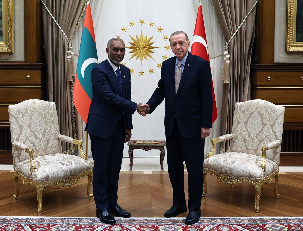 Akparti's tweet photo. Cumhurbaşkanımız Recep Tayyip Erdoğan, Maldivler Cumhurbaşkanı Muhammed Muizzu ile Cumhurbaşkanlığı Külliyesinde görüştü. https://t.co/PpXSeawRqN