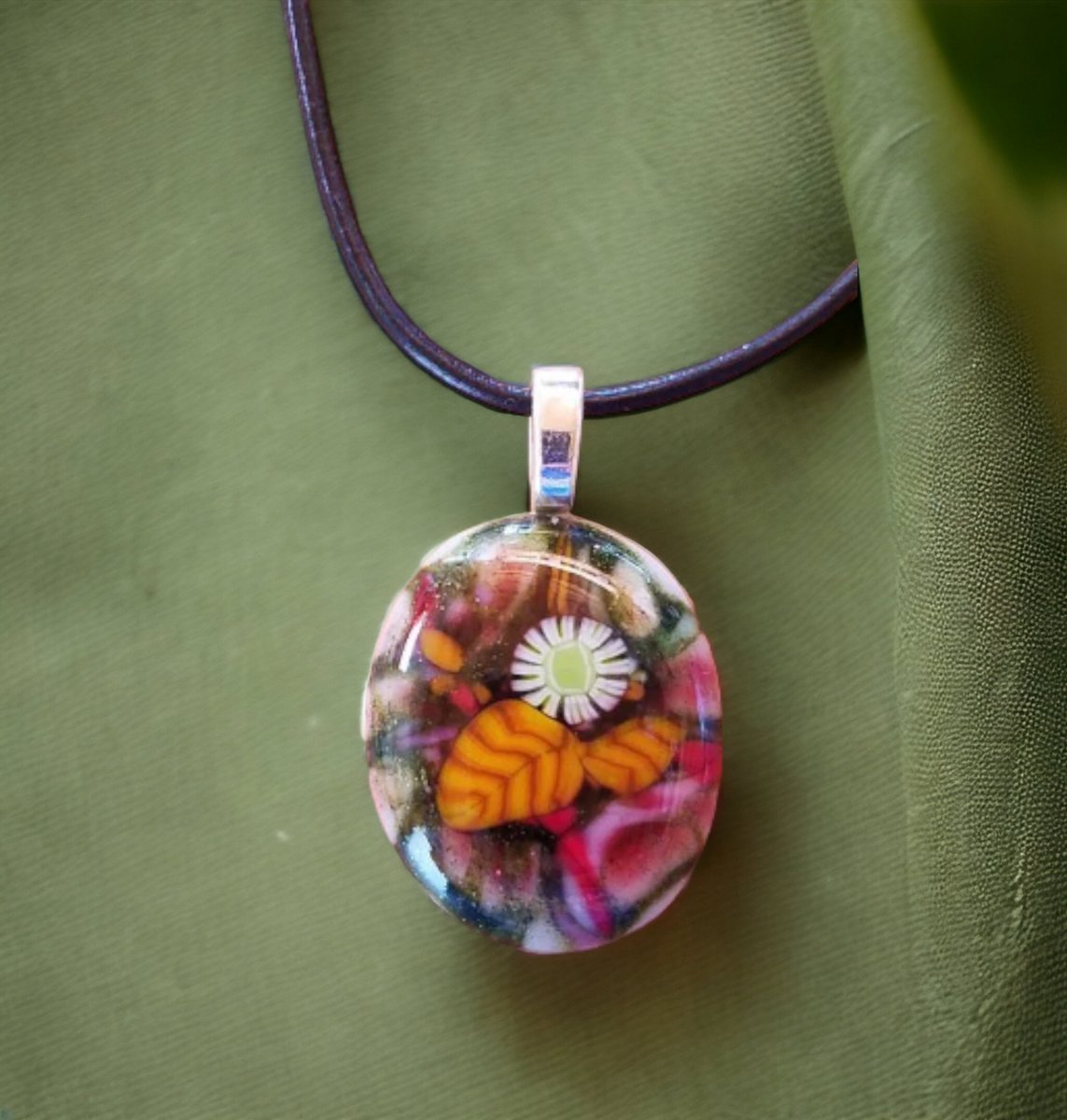 HarrachGlass's tweet photo. @DonaldTNews Check out my handmade glass art jewelry in my Etsy shop at https://t.co/Wd7jBsJ4d5 and don't miss the sale. https://t.co/H4XZauCmwZ