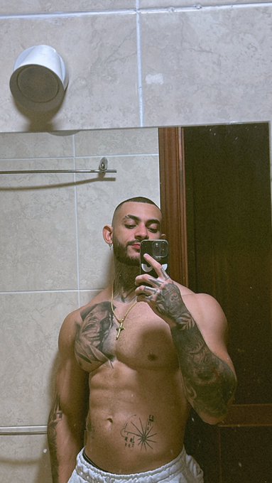 Suppp?😏  https://t.co/Wy9fRe7mmA https://t.co/zCI4FCJsHA