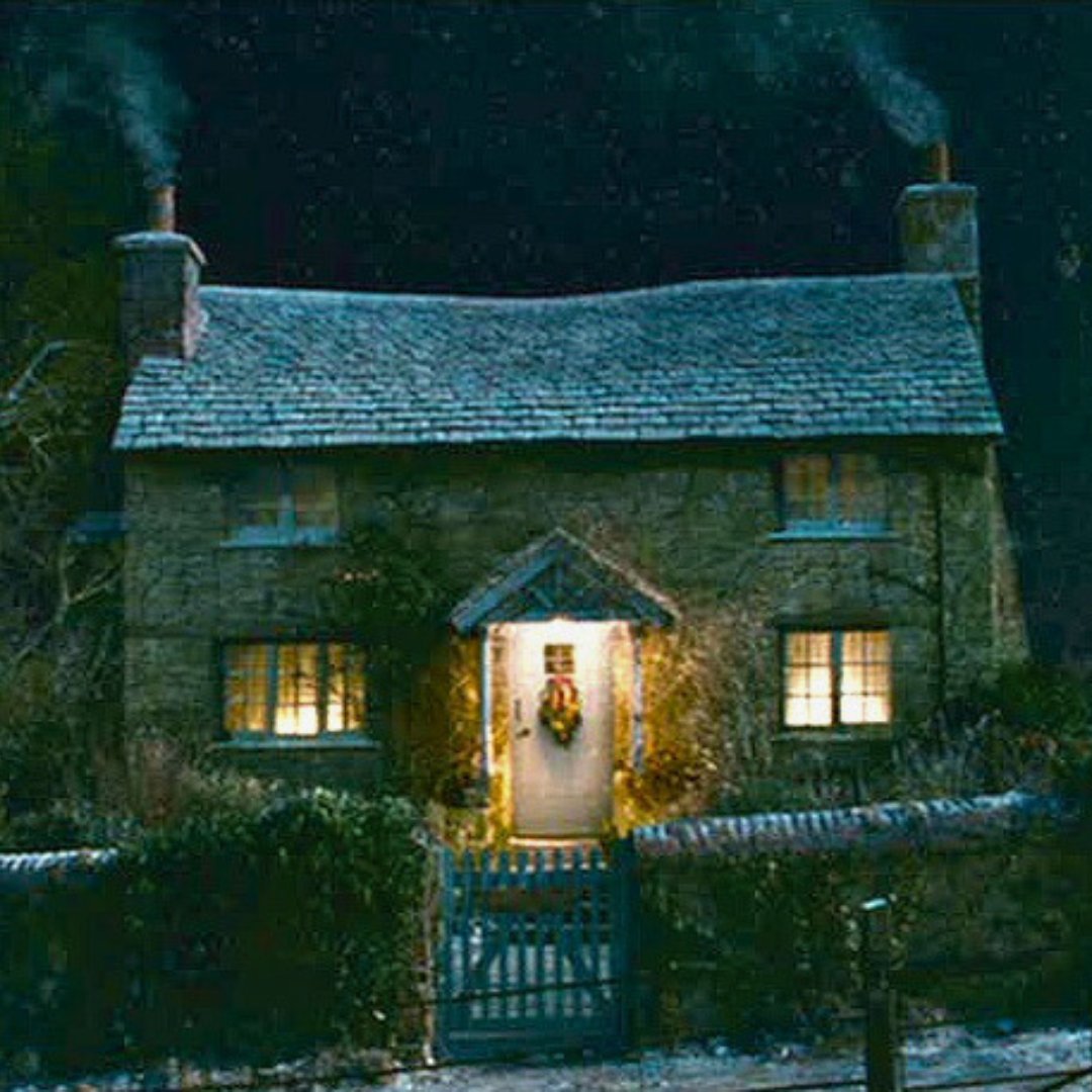 Start December off with a Christmas classic, The Holiday (12A) 🎟️🍷📽️

Screening at The Avenue Theatre this Friday 1st December at 7.45pm, tickets cost just £4.50 &amp; include mince pies &amp; mulled wine!

Book your tickets here: bit.ly/47Czbsw

#ChristmasFilms #WhatsOnKent