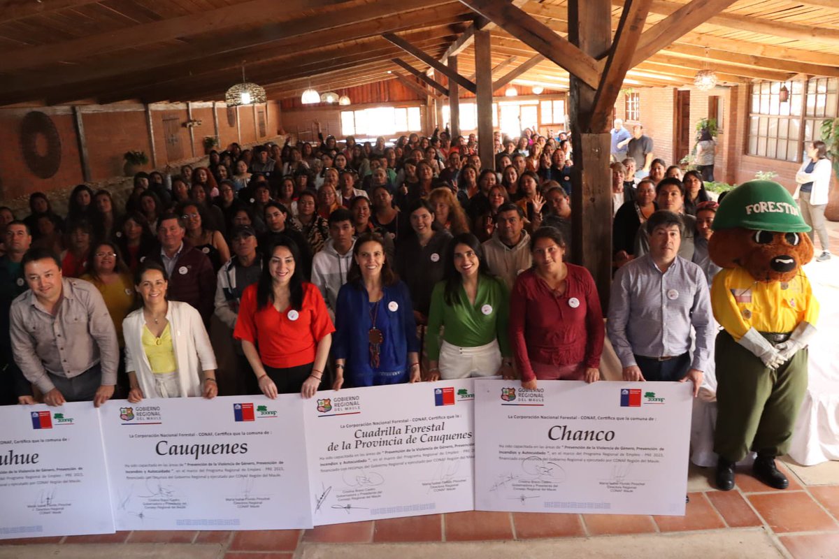 conaf_maule's tweet photo. ✅Hoy realizamos la ceremonia de cierre del Programa Regional de Empleo-PRE de la provincia de #Cauquenes👏🏻

📍EL PRE 2023 apoyó a más de 170 familias en la provincia y por 1º vez  creó una cuadrilla forestal🦺

El proyecto fue financiado por @GOREMaule y ejecutado por #CONAF https://t.co/ZOZanjrrha