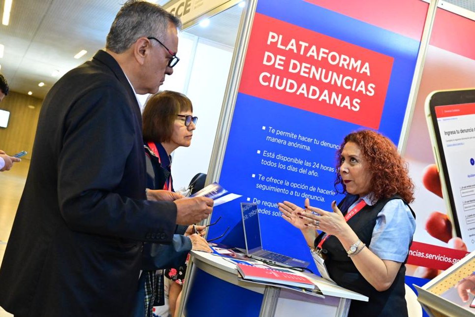 SUNATOficial's tweet photo. 🛡️ La #Sunat participa en la feria informativa de la X Conferencia Anual Internacional por la Integridad #CAII 2023 organizada por la @ContraloriaPeru, que impulsa el conocimiento, el acceso a nuevas tendencias y buenas prácticas en temas anticorrupción e integridad. https://t.co/asj6nQcqce