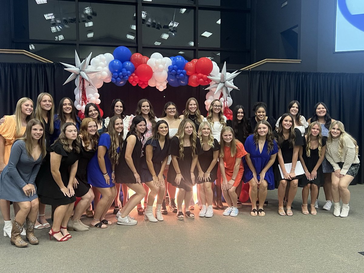 brynlee_hopkins's tweet photo. Had a great Freshman season playing 3B for Bixby Varsity Softball💙♥️ Learned a lot getting to play along side our Seniors @BrynnDaniel11 @BiggsKindal @duransav2024 time to prepare for next season
#6Ahonorablemention
#academicallconference
#firstvarsityletter
#classof2027 https://t.co/6PrVHw58NJ
