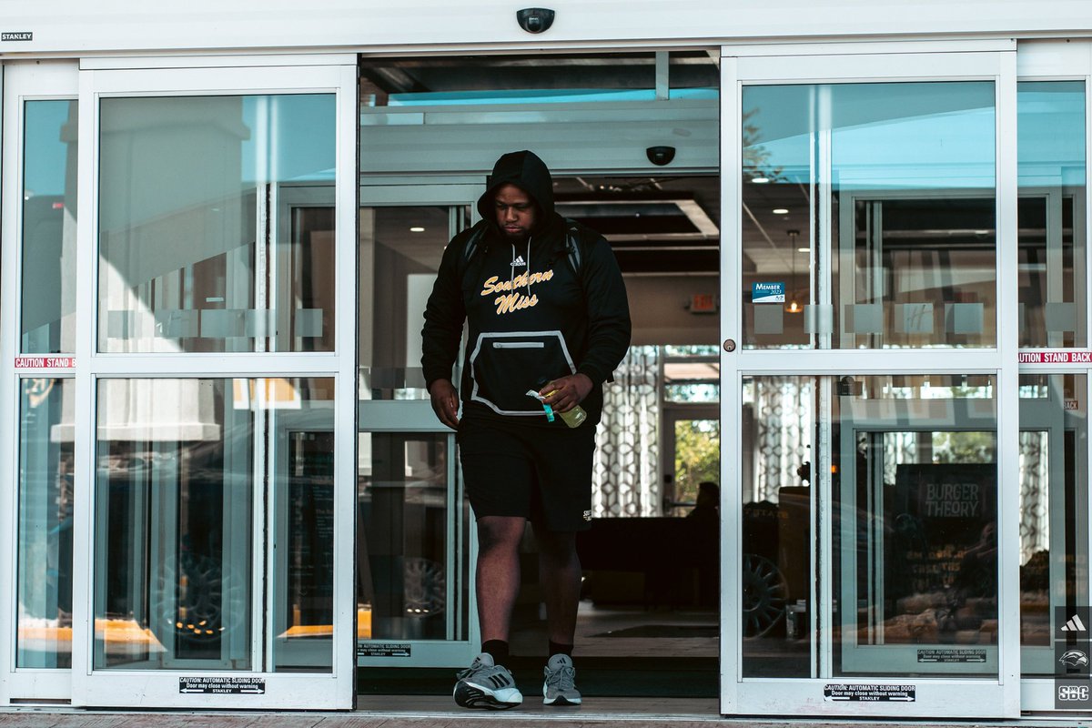 QuentinBivens1's tweet photo. Thank you southern miss 💛🖤
#95out https://t.co/f0tW0vztLr