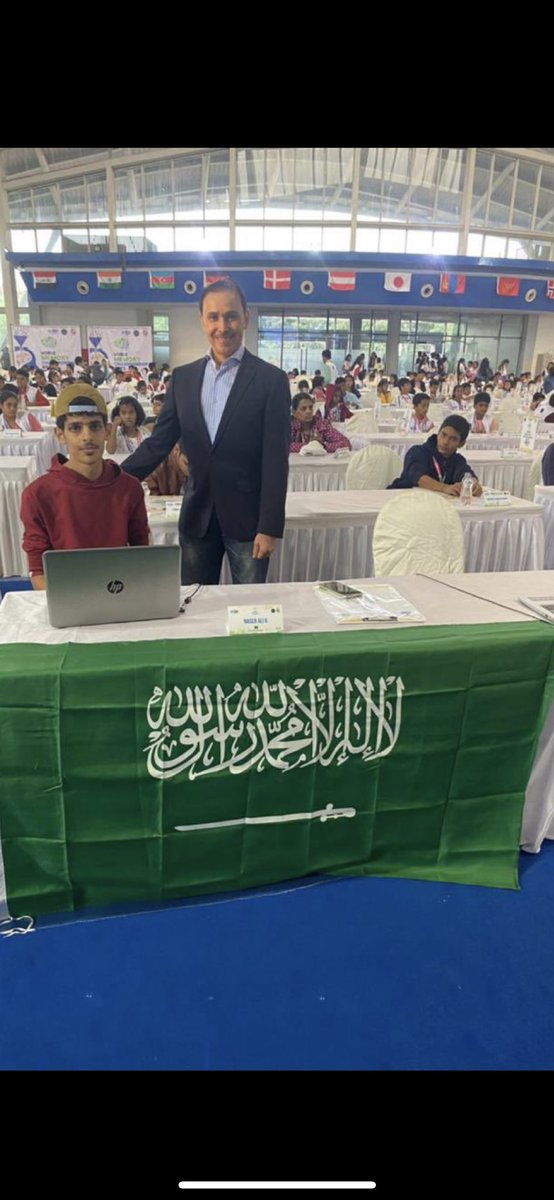 al_saari1's tweet photo. بكل اعتزاز وفخر كرمت القنصلية السعودي في مومباي بدولة الهند، لاعب الذاكرة ابن الوطن / ناصر علي الصاري الأكلبي، لحصوله على مركز متقدم في النتائج النهائية في #بطوله_العالم_لذاكره
حضر التكريم، قنصل المملكة في مومباي سليمان بن عيد العتيبي. https://t.co/T0CQu9jkg8