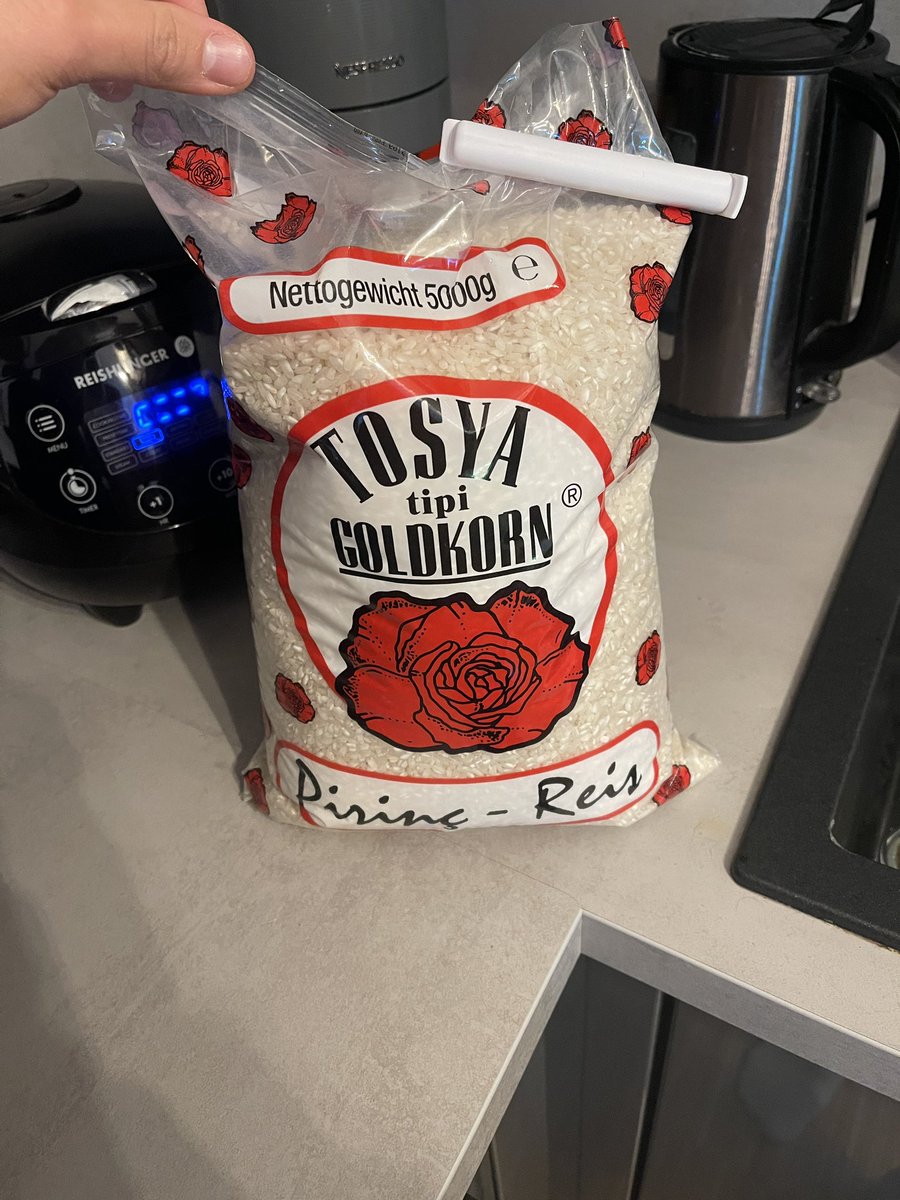 Für alle die ihre kcal nicht rein bekommen 
Bitte geht zum Türken kauft diesen Reis der geht runter wie Butter für mich mit Abstand der geilste Reis + ist sogar günstiger als basmati oder Jasmin Reis 

Als fettquelle noch 10g gute Butter rein machen 

Dankt mir später