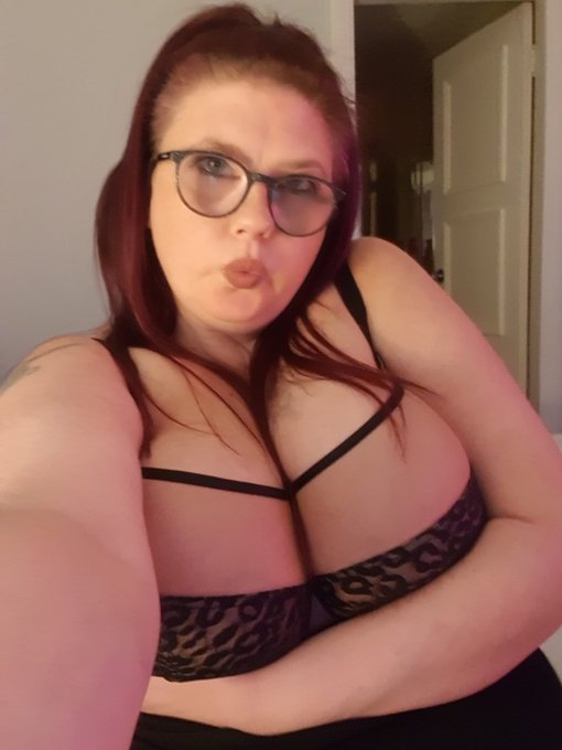 Happy Monday everyone xx https://t.co/s3YuXoy0zr<a href="/tag/wineglasschallenge"class="tags"><span>#wineglasschallenge</span></a>