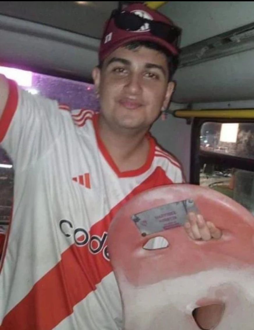 Mati_Martinez's tweet photo. 🔴 LDA | Me cuentan que #River se hará cargo de los daños que sufrió el LDA por parte de su parcialidad.

▶️ Taparon piletas, rompieron caños, se llevaron butacas, pintaron paredes.

#Independiente https://t.co/6pYOddOxU3