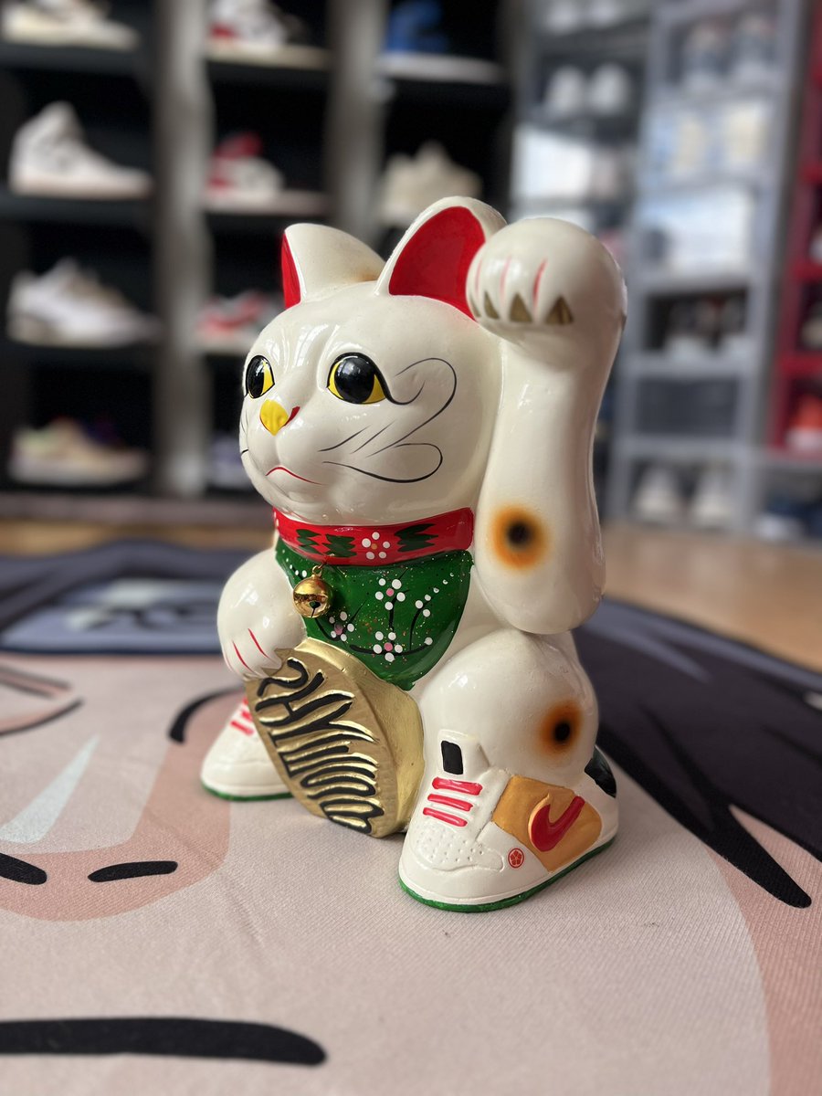 AyoStfuSon's tweet photo. I’m focused on the money , yah to worried bout the cat. 💯 #nikesb #2007 #moneycat #dunkhigh https://t.co/XsiUzqcKU1