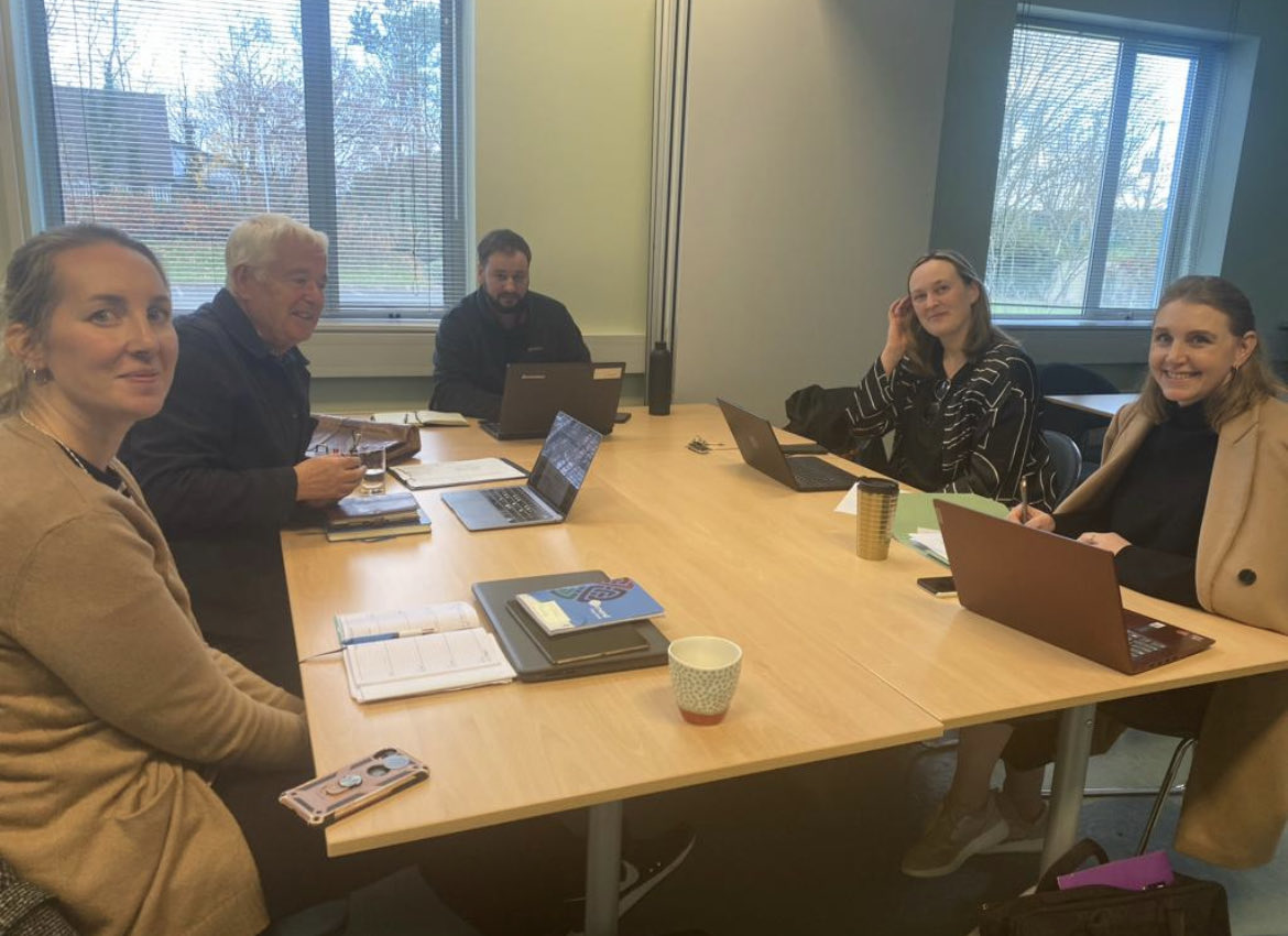 Wexford Education Support Centre (@wexfordedcentre) on Twitter photo Delighted to welcome another Creative Cluster planning meeting in our Centre today. The teachers from âŠ<a href="/Galballyns/">Galballyns</a>â© âŠ@TombrackNSâ© âŠ<a href="/DavidstownPS/">Davidstown PS</a>â© âŠ<a href="/SMBALLYHOGUE/">Scoil Mhuire Ballyhogue</a>â© are exploring the following theme: Navigating the Future Through AI with <a href="/EamonnBarrett1/">Eamonn Barrett</a>â© Delighted to welcome another Creative Cluster planning meeting in our Centre today. The teachers from âŠ<a href="/Galballyns/">Galballyns</a>â© âŠ@TombrackNSâ© âŠ<a href="/DavidstownPS/">Davidstown PS</a>â© âŠ<a href="/SMBALLYHOGUE/">Scoil Mhuire Ballyhogue</a>â© are exploring the following theme: Navigating the Future Through AI with <a href="/EamonnBarrett1/">Eamonn Barrett</a>â©
