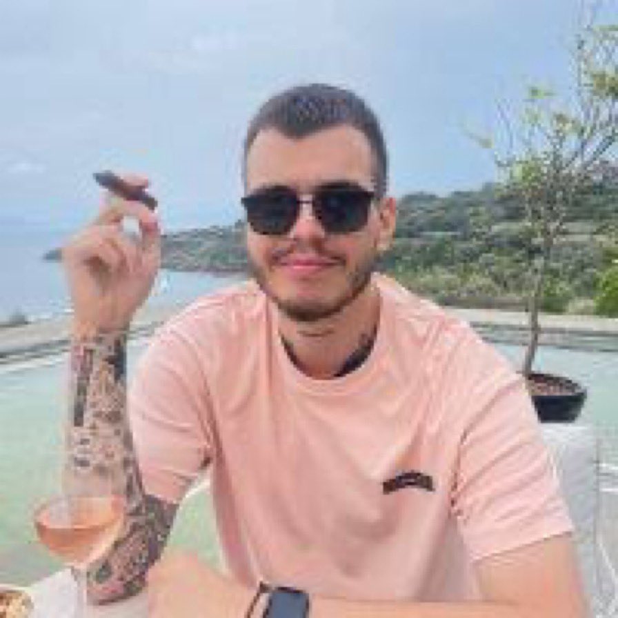 Fare suratlı Fahrettin Altun, Emir Ekşioğlu üzerinden kendi aleyhine İsrail medyasında parayla haber yaptırıp, Gazze'deki kandan beslenip kendi reklamını yapmaya utanmıyor musun? Üstelik bunun için trolün Emir’e haber başı on binlerce dolar veriyorsun milletin vergilerinden