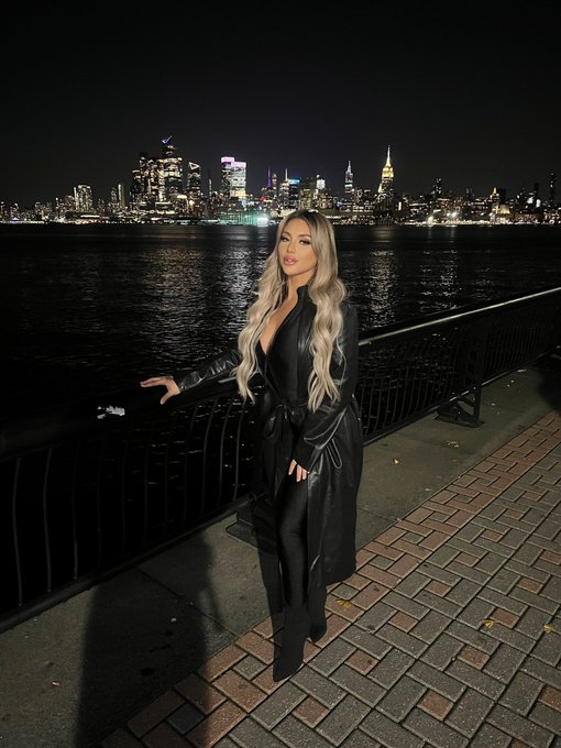 NYC 🍎 with @Brazzers https://t.co/U3kQ8rWnRw<a class="tags" href="/tag/brazzers">@brazzers</a>