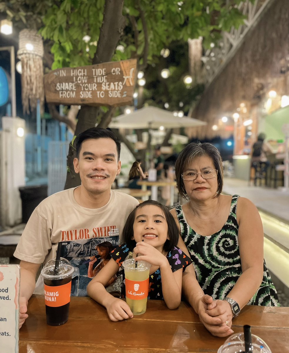 thejericgalvez's tweet photo. Family-oriented. Ayaw pa? Char! 😂 https://t.co/m9OY0ss7vs