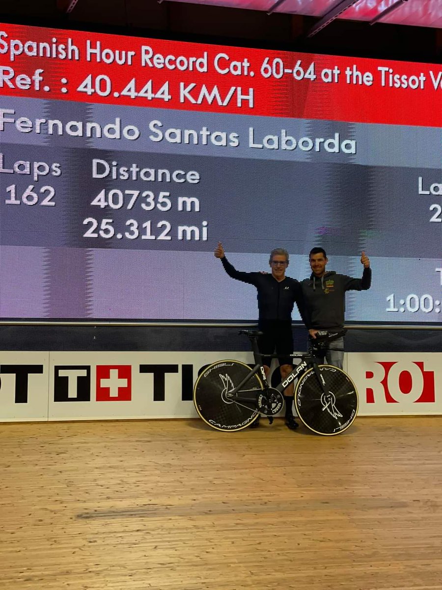 Fernando Santas mejora en el velódromo de Grenchen casi 300 metros su récord de la hora español de master 60, dejándolo en 40,735 km.
trackpiste.com/2023/11/fernan…